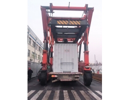 60T济（jì）宁新风光集装箱跨运车