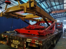 內蒙鄂爾多斯煤炭客戶再添新（xīn）車（20尺固定吊具配加寬特製輪胎）