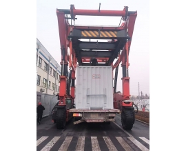 60T济宁新风光（guāng）集装箱跨运车