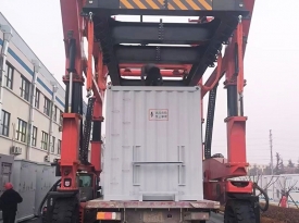 60T济宁新风光集（jí）装箱跨运车