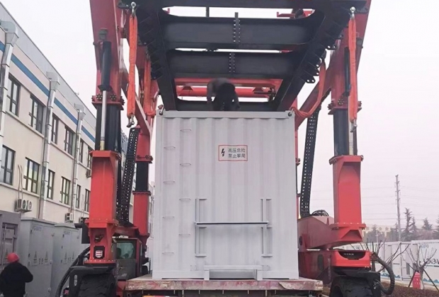 60T濟寧新風光集（jí）裝箱跨運車（chē）